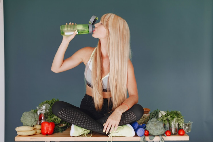 beautiful-sporty-girl-kitchen-with-vegetables_1157-41863.jpg